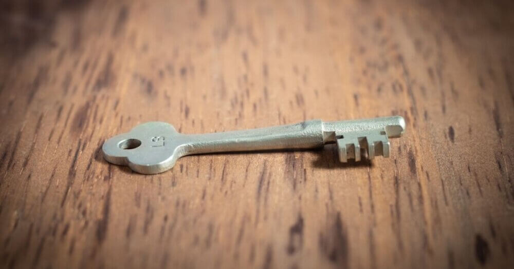 机に置かれた鍵